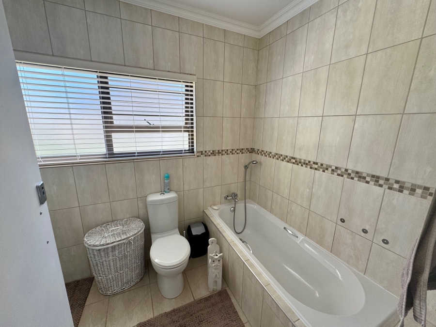 4 Bedroom Property for Sale in Denver Park Western Cape